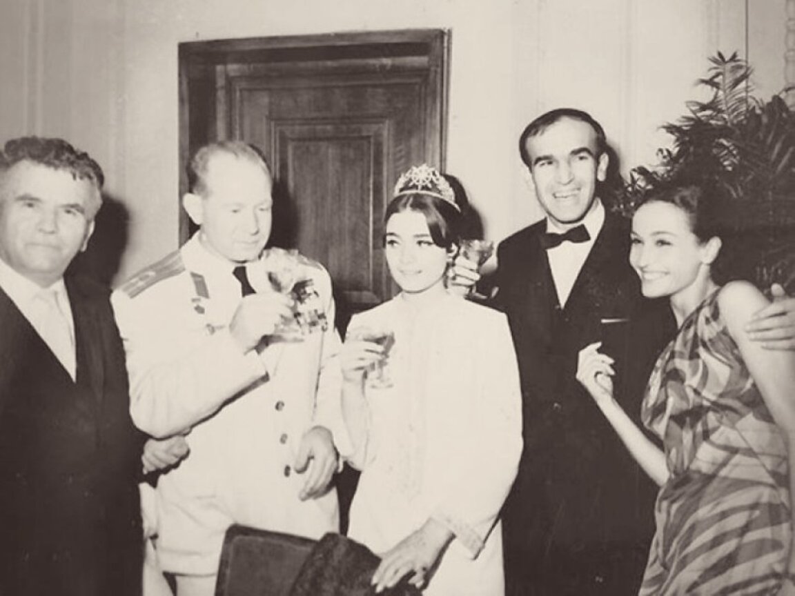 Боян Трайков и Вера Кирова (от дясно) на прием след  Световния младежки фестивал 1968 г.