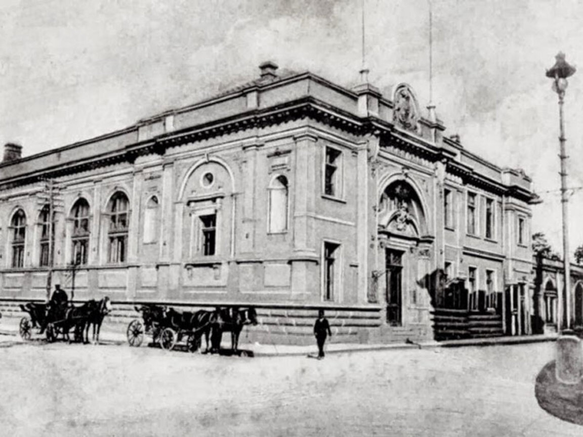 Сградата на „Славянска беседа” в София, където се изнасят първите оперни представления и концерти
