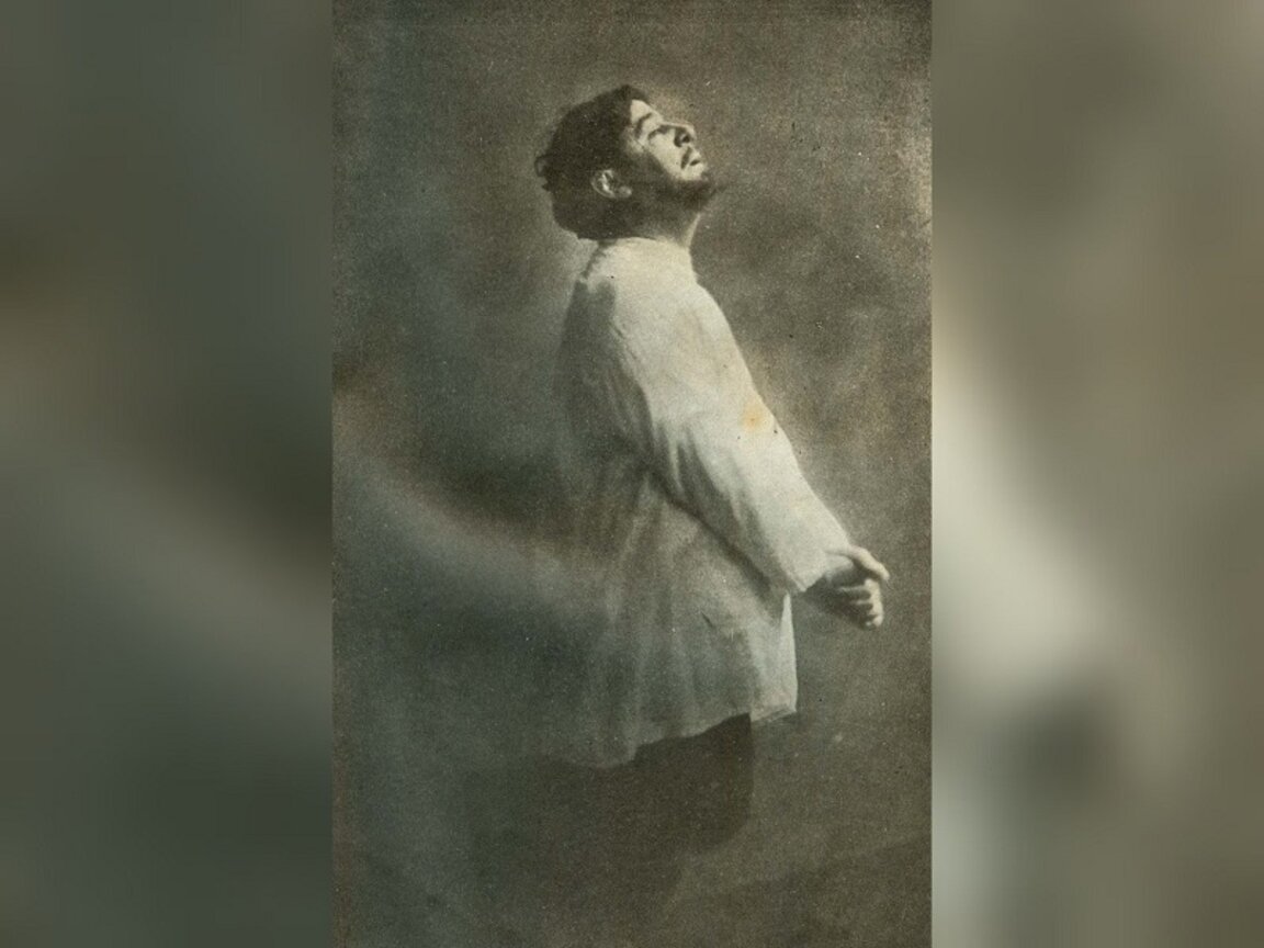 В ролята на Никита в „Силата на мрака“ от Лев Толстой. Снимка:   Сборник „Кръстьо Сарафов“, Държавна печатница, София, 1921 г.