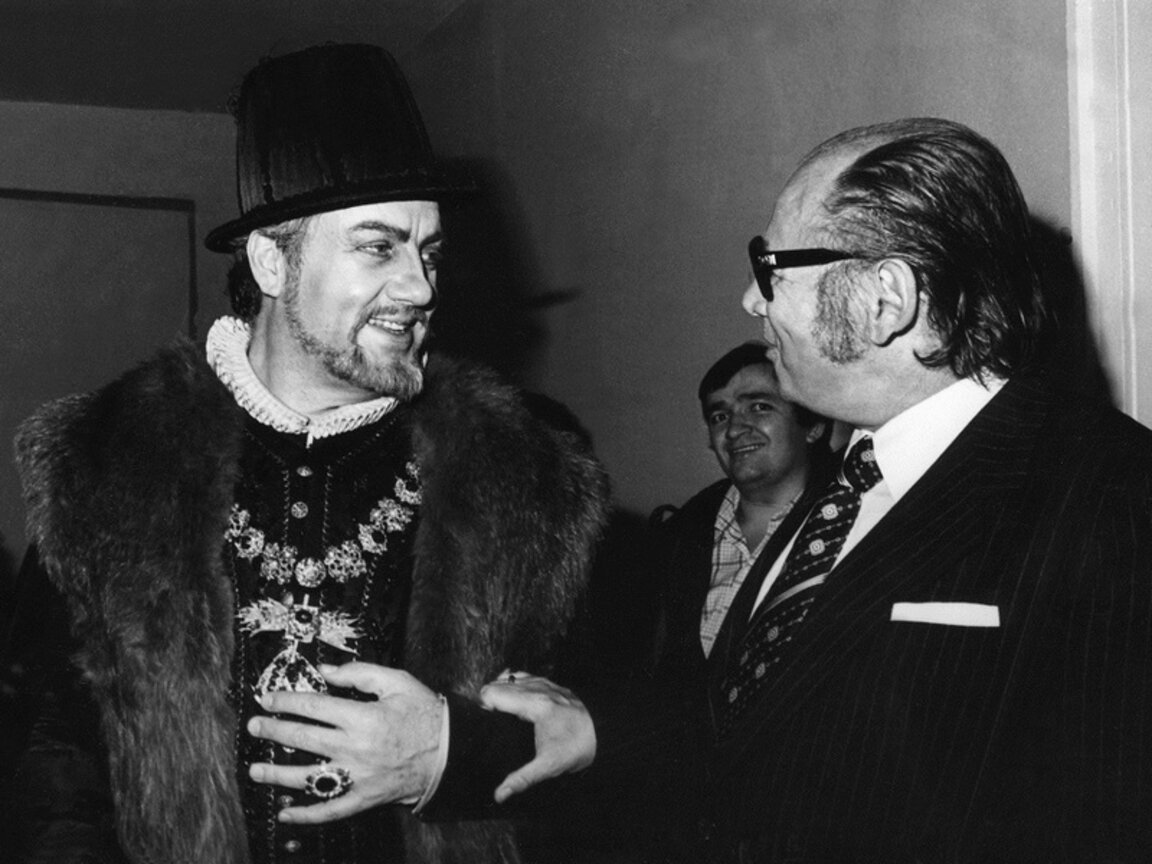 Николай Гяуров (вляво) заедно с диригента Руслан Райчев